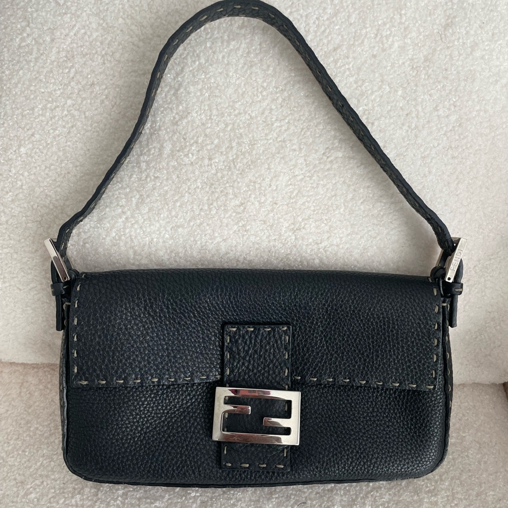 ❌SOLD❌ Fendi Baguette black leather with white stitches